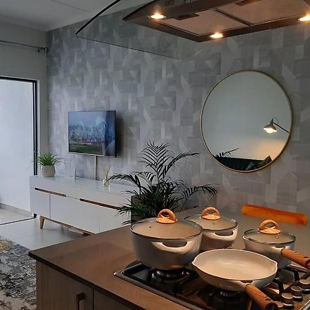 Mikeys Place On New: 2Bed2Bath No.1 With Free Wifinetflix Midrand Eksteriør bilde