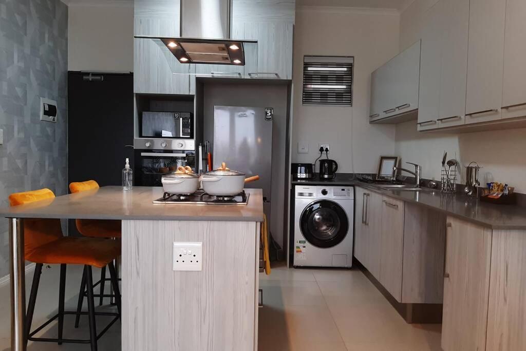 Mikeys Place On New: 2Bed2Bath No.1 With Free Wifinetflix Midrand Eksteriør bilde